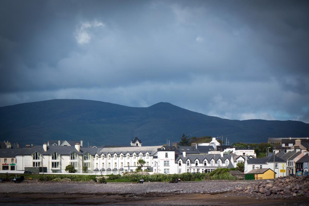 Butler Arms Hotel Уотървил Екстериор снимка